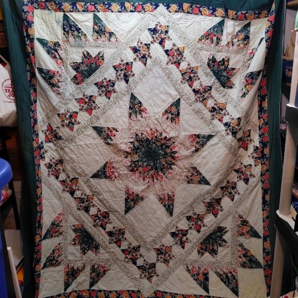 Vintage 1980s 1990s Patchwork Star Quilt Floral Cottagecore Farmhouse 75x100"